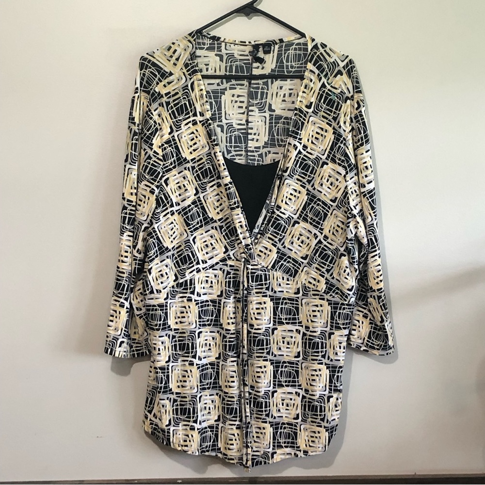 Essentials by Milano Blouse Women’s Size 1X